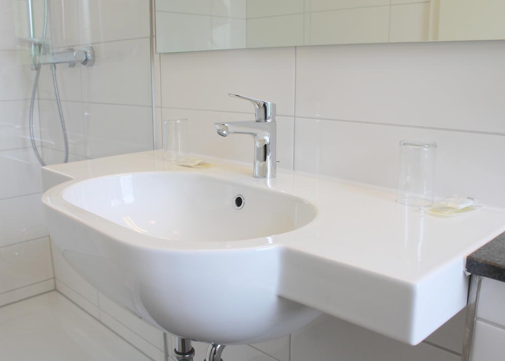 Hotel Zum Lowen Бонн Экстерьер фото