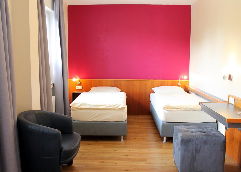 Hotel Zum Lowen Бонн Экстерьер фото