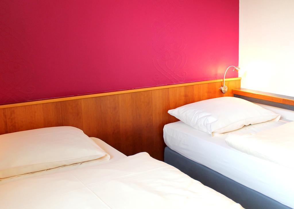 Hotel Zum Lowen Бонн Экстерьер фото