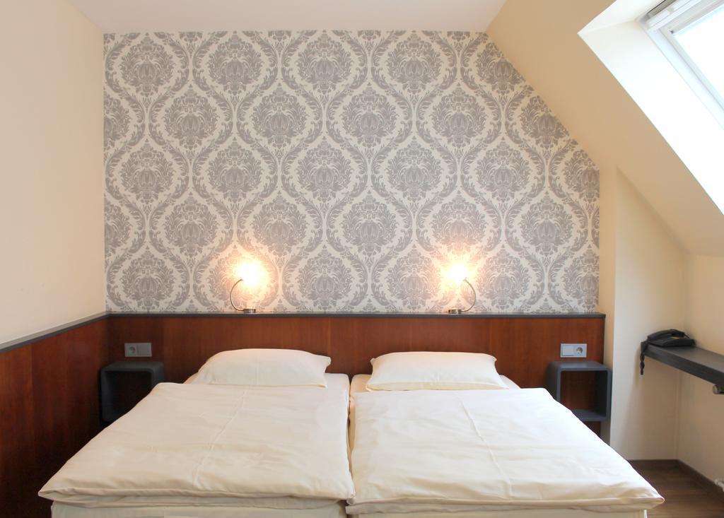 Hotel Zum Lowen Бонн Экстерьер фото