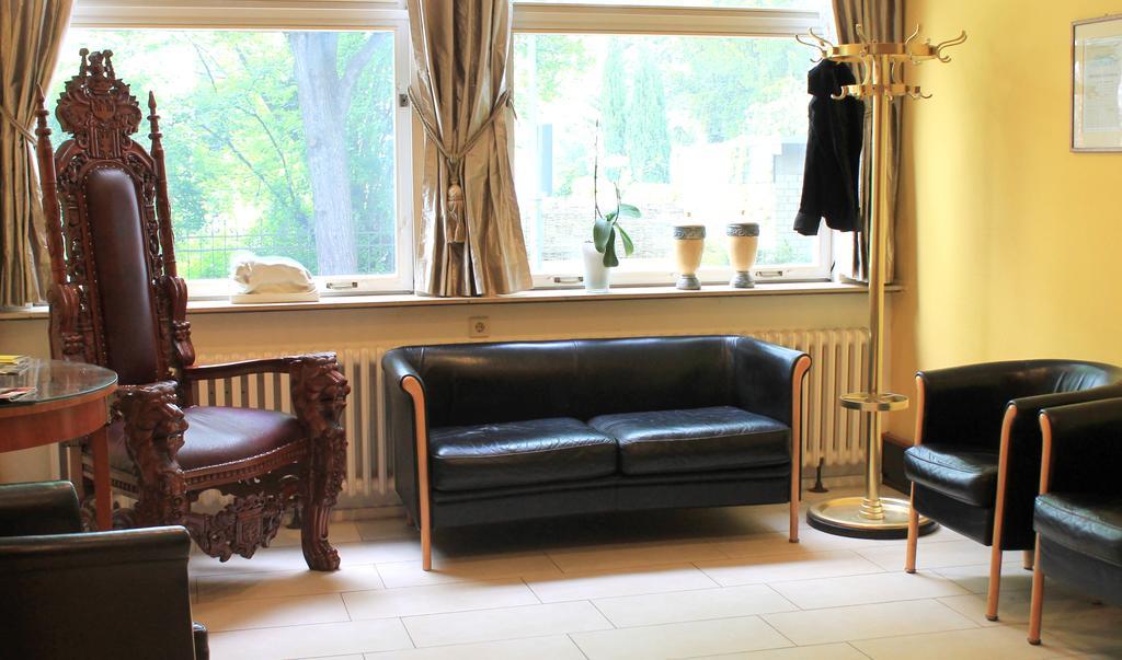 Hotel Zum Lowen Бонн Экстерьер фото