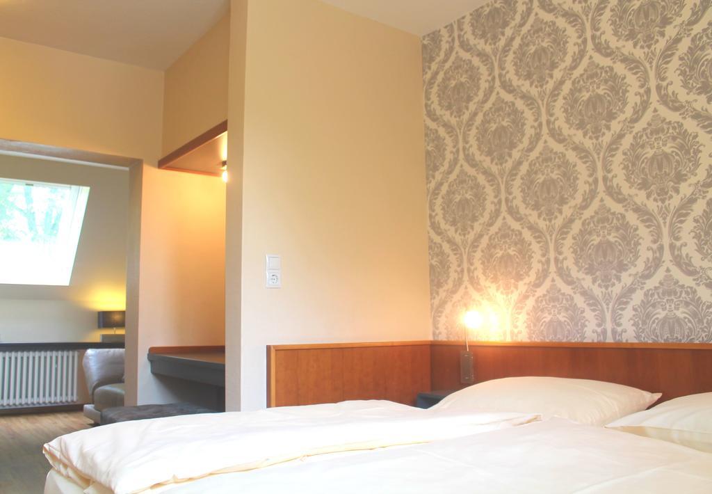 Hotel Zum Lowen Бонн Экстерьер фото