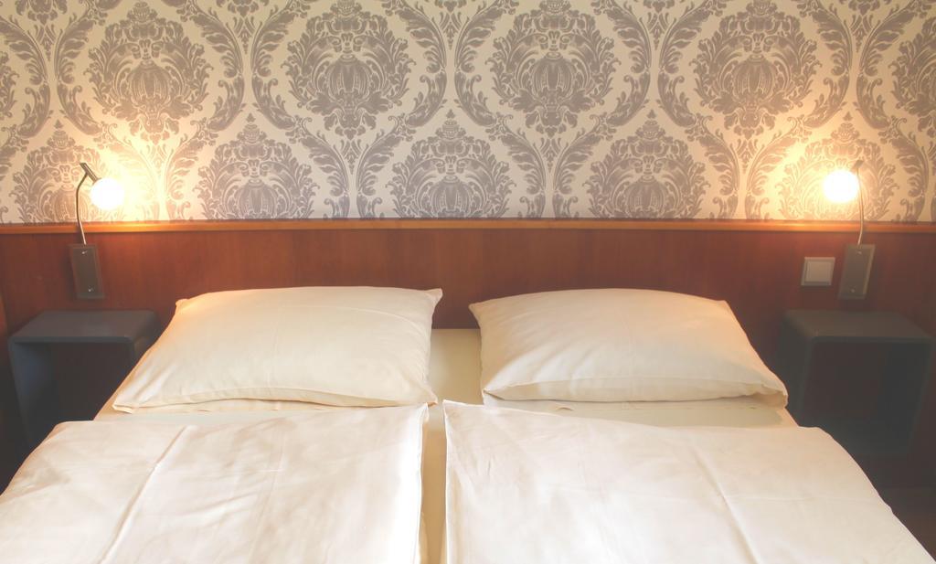 Hotel Zum Lowen Бонн Экстерьер фото