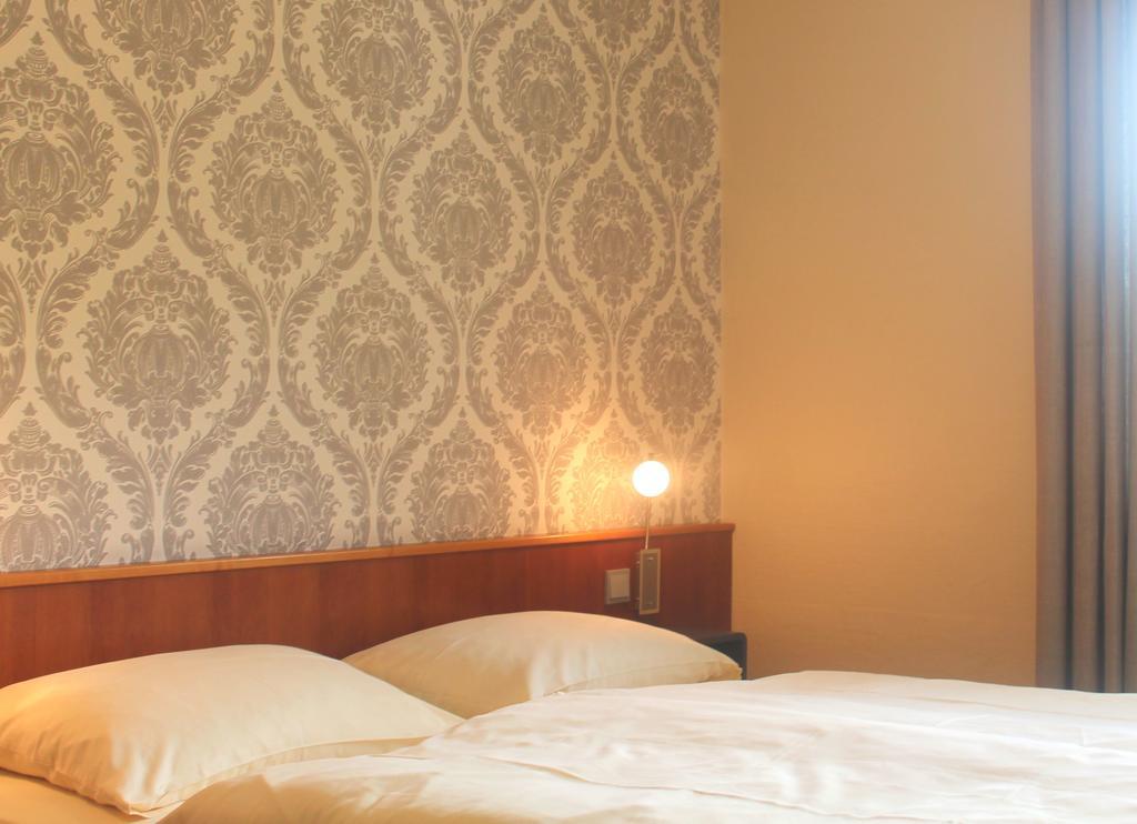 Hotel Zum Lowen Бонн Экстерьер фото